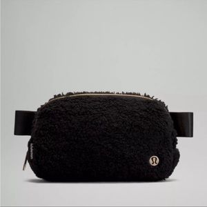 Lululemon everywhere fleece belt bag black 1L lightly used